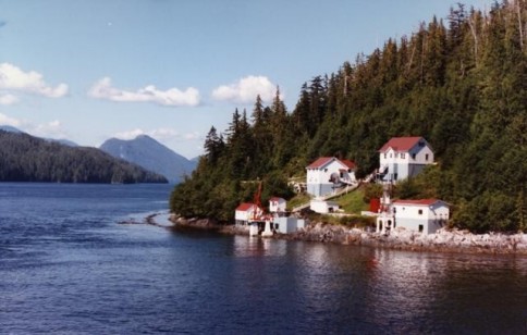 Alaska Houses on the Shore 01308