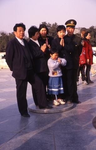 Chinese Family at Prayer480