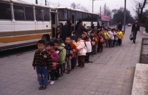 Chinese kids _ bus 01_tif309