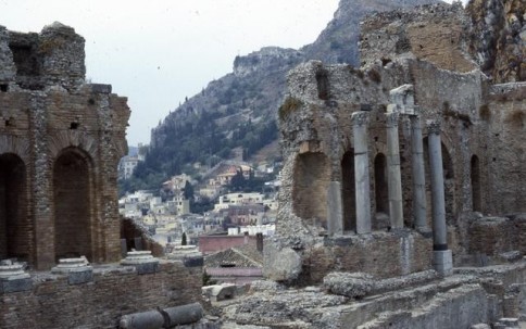 Greek city through ruins303